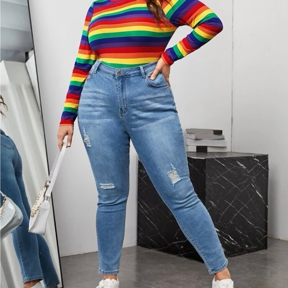 TOP NWOT - Picture 3 of 7